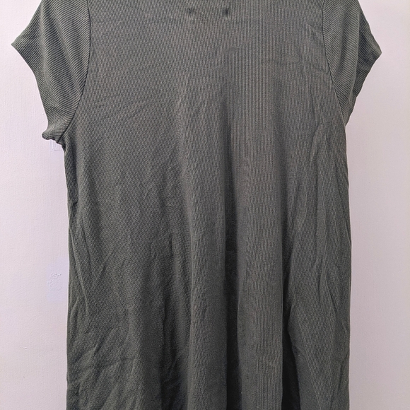 Hollister Medium Green V-neck Tee - Picture 2 of 3